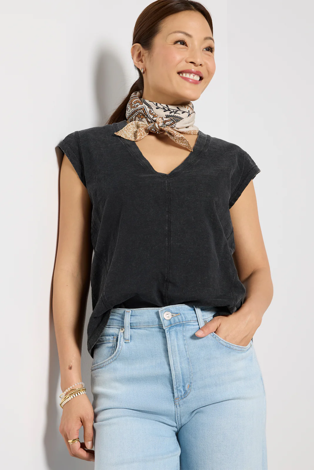 Teddy Washed V Neck Tee - Image 5